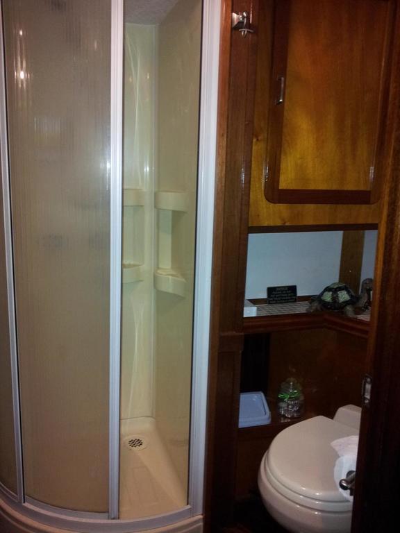 Bed and Breakfast Making Waves Boatel Торонто Екстер'єр фото