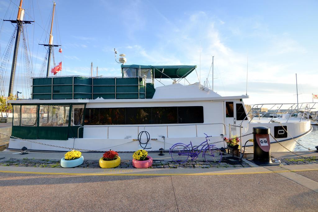 Bed and Breakfast Making Waves Boatel Торонто Екстер'єр фото
