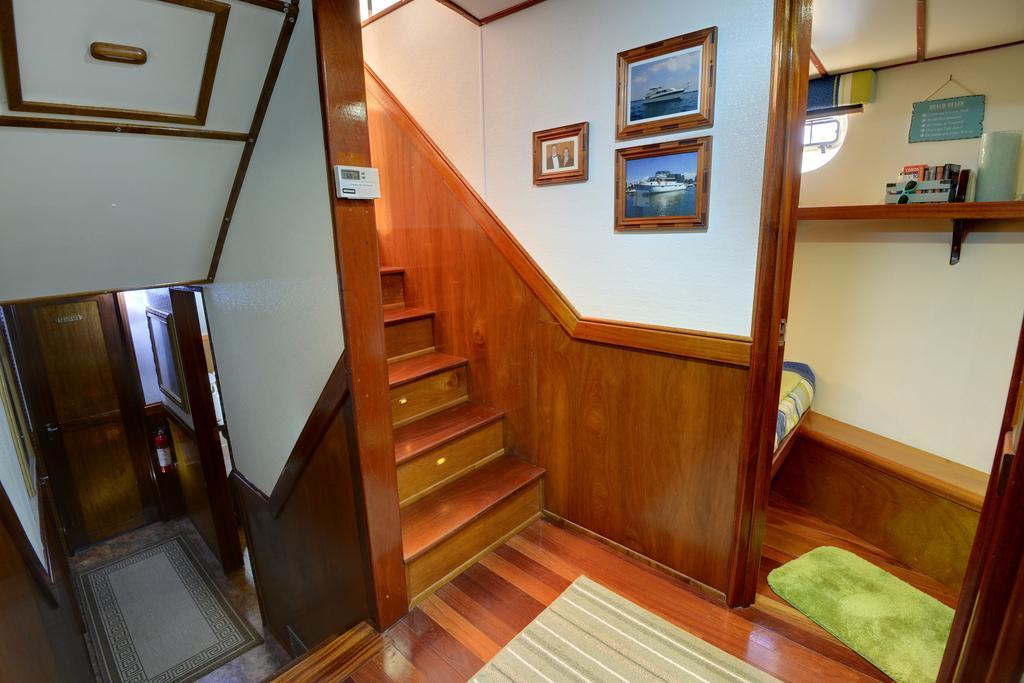 Bed and Breakfast Making Waves Boatel Торонто Екстер'єр фото