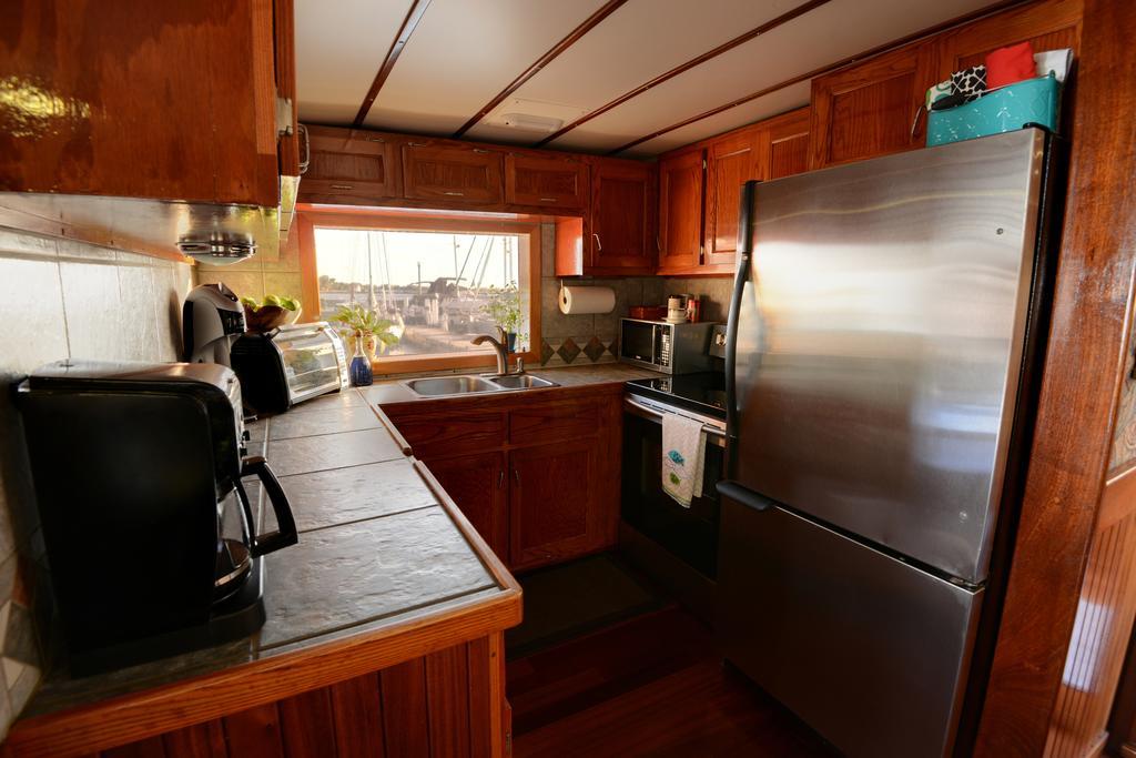 Bed and Breakfast Making Waves Boatel Торонто Екстер'єр фото