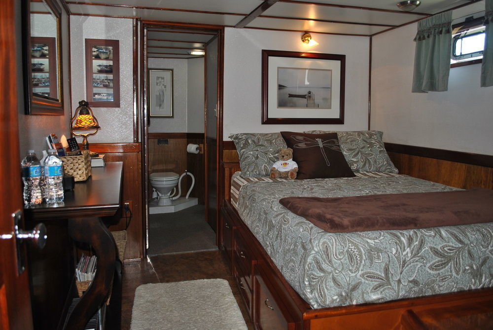 Bed and Breakfast Making Waves Boatel Торонто Екстер'єр фото