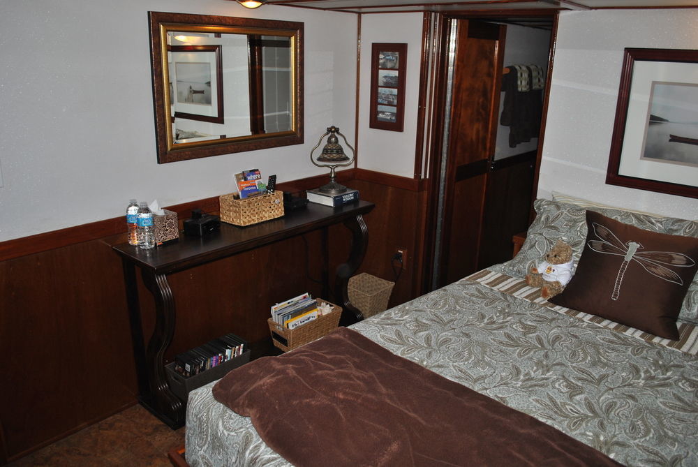 Bed and Breakfast Making Waves Boatel Торонто Екстер'єр фото