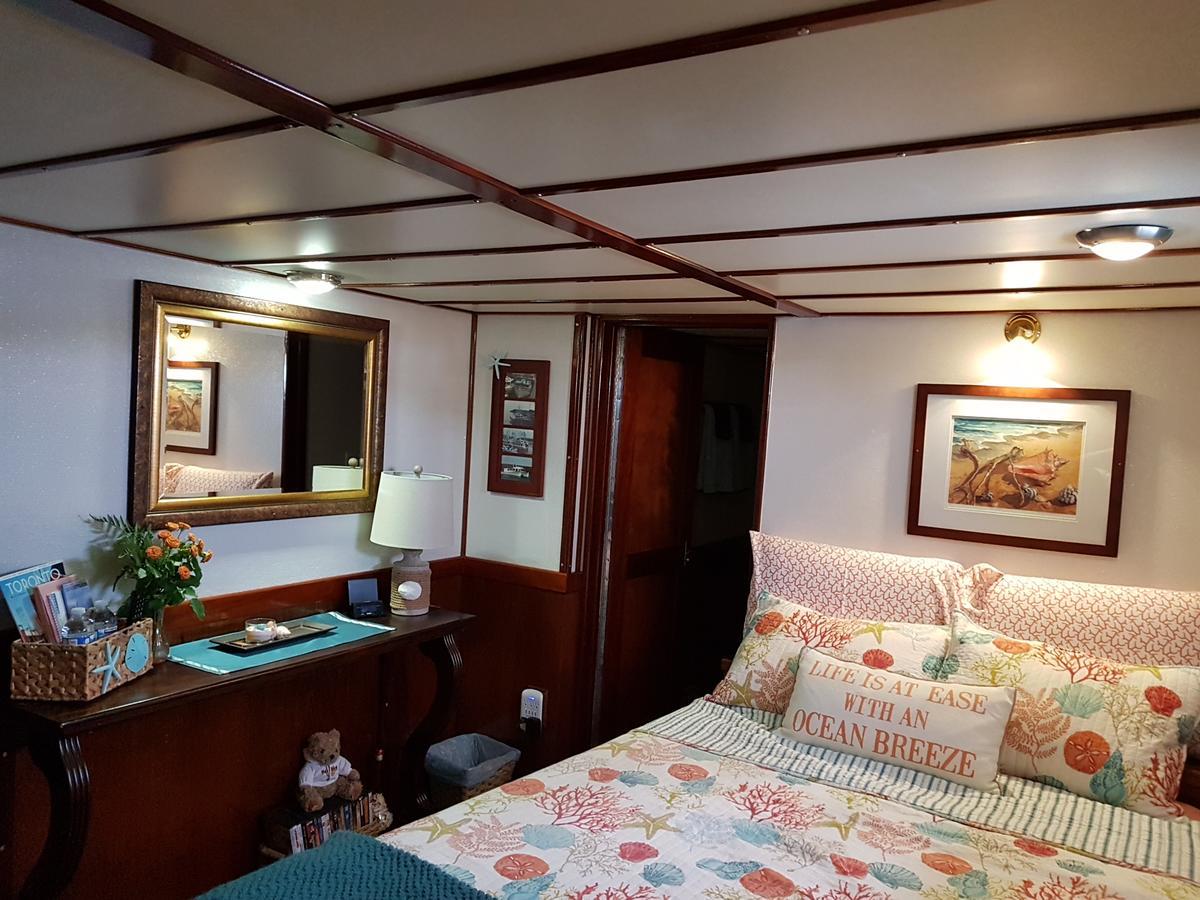 Bed and Breakfast Making Waves Boatel Торонто Екстер'єр фото