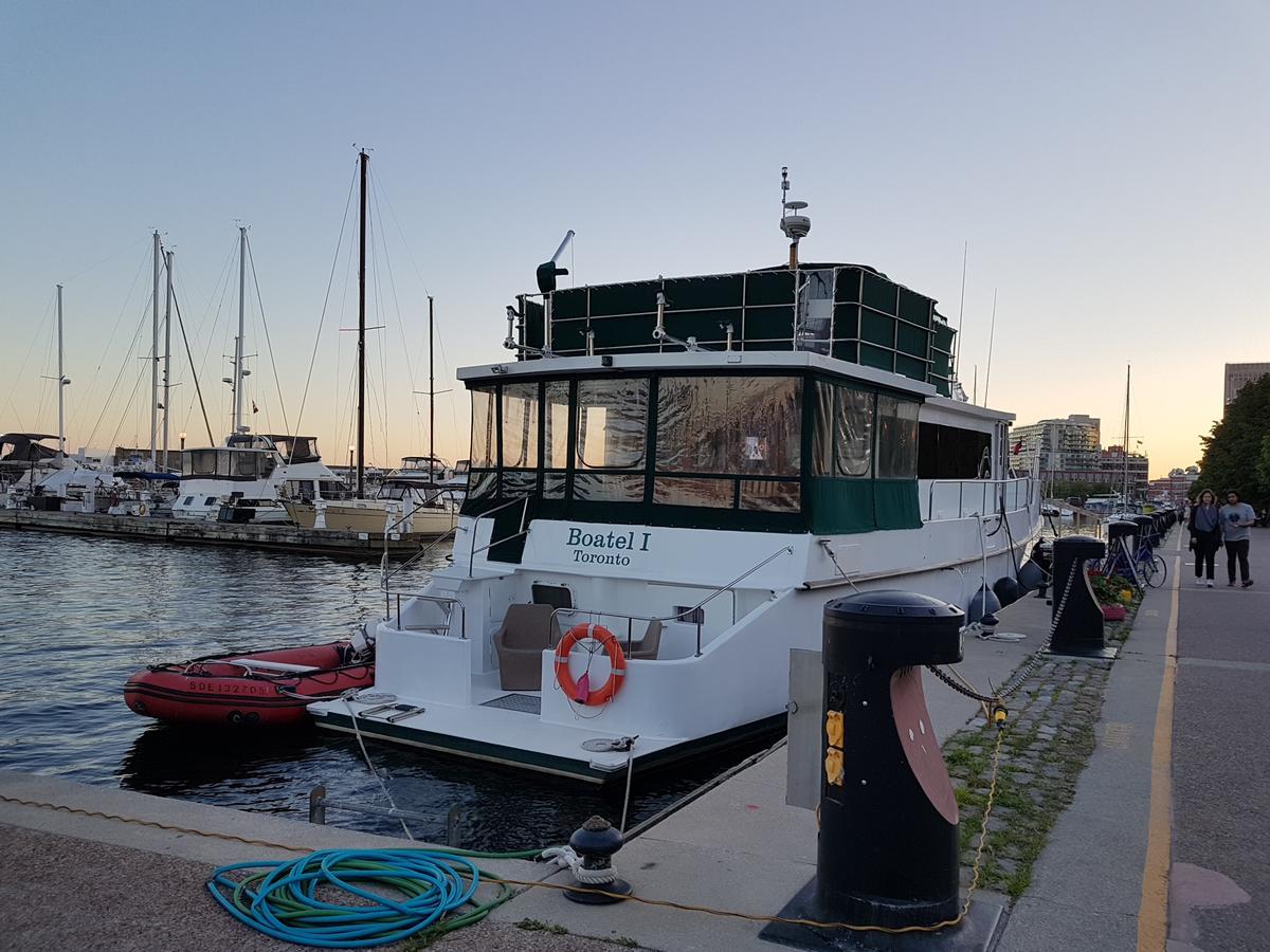 Bed and Breakfast Making Waves Boatel Торонто Екстер'єр фото