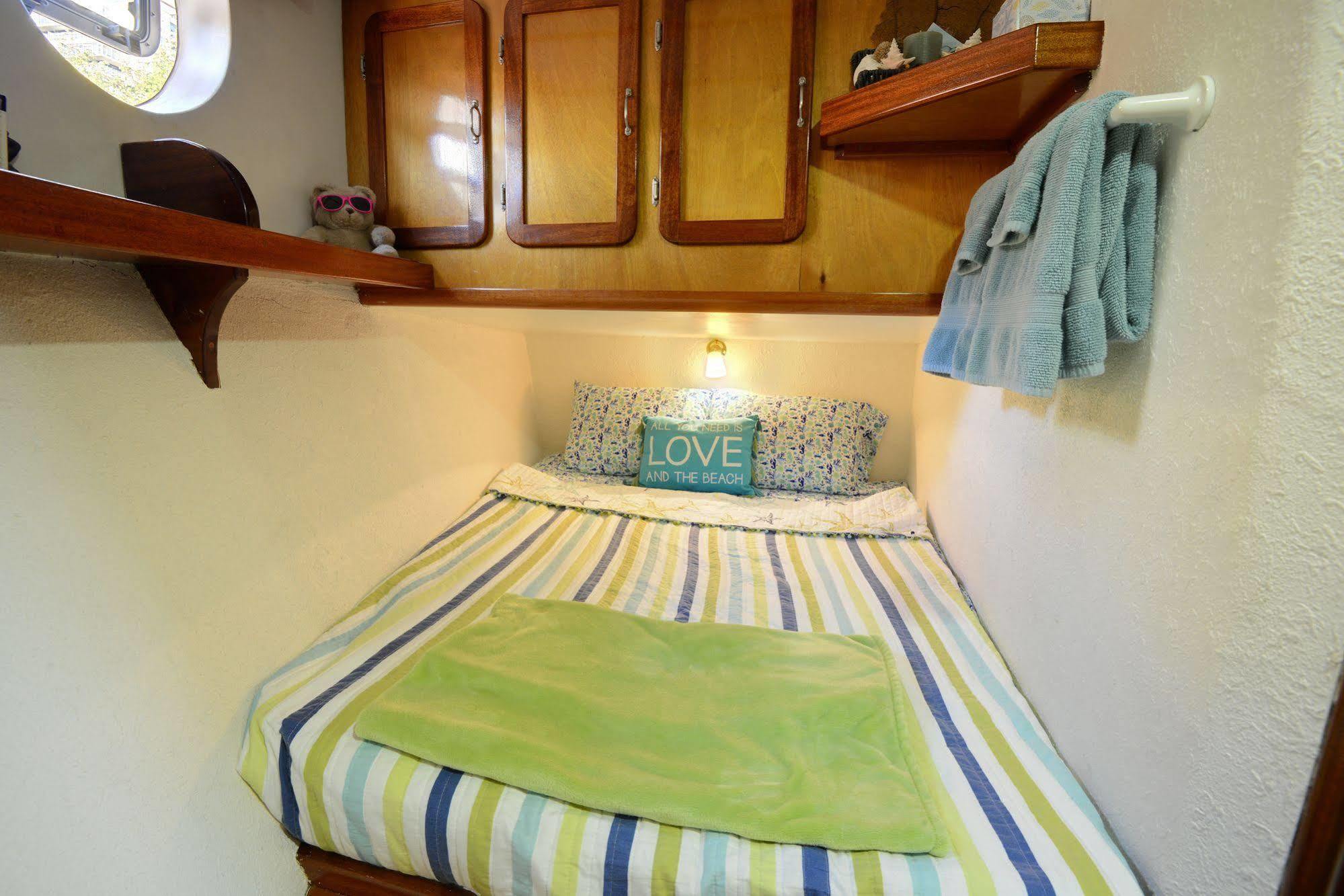 Bed and Breakfast Making Waves Boatel Торонто Екстер'єр фото