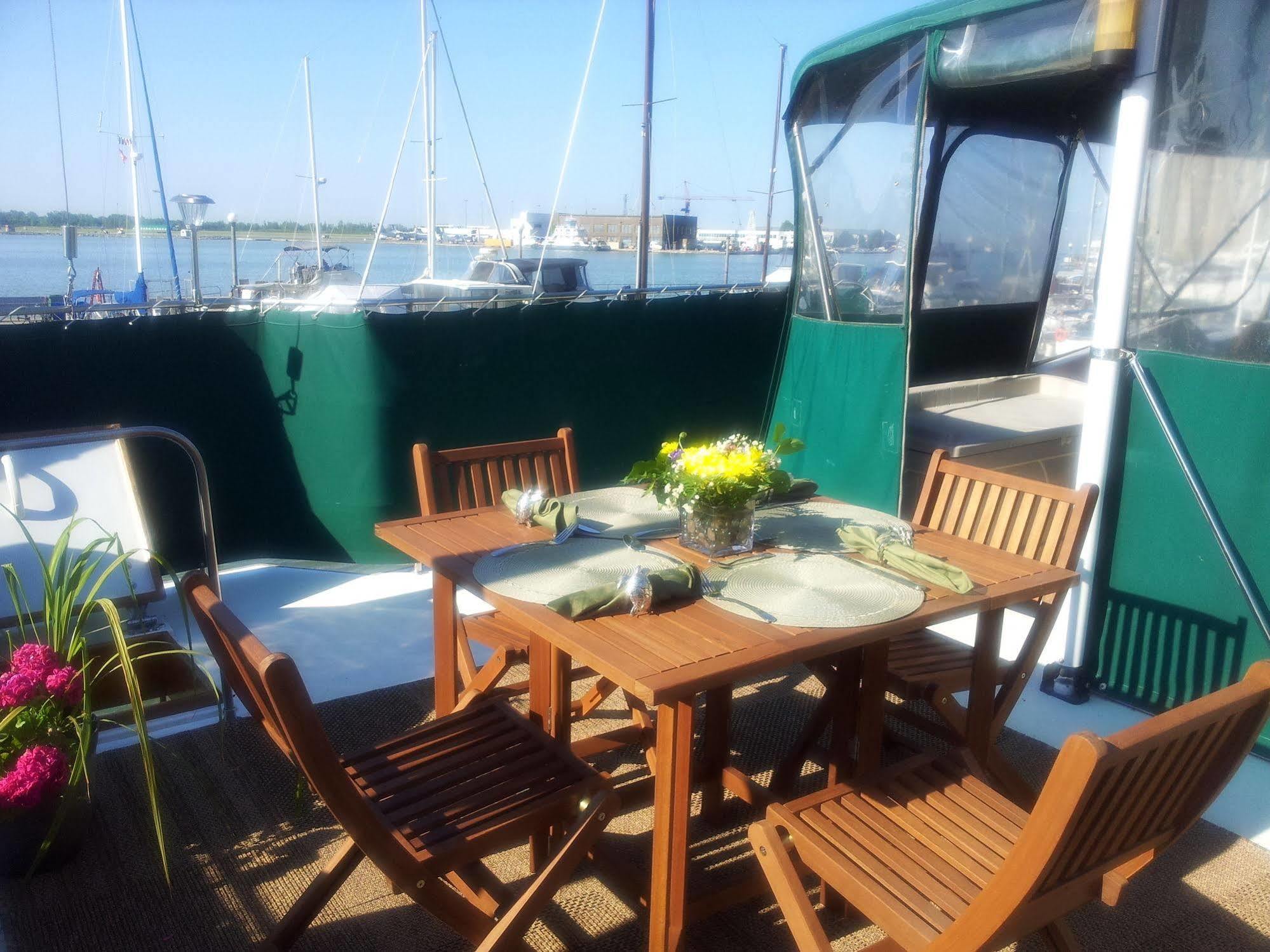 Bed and Breakfast Making Waves Boatel Торонто Екстер'єр фото