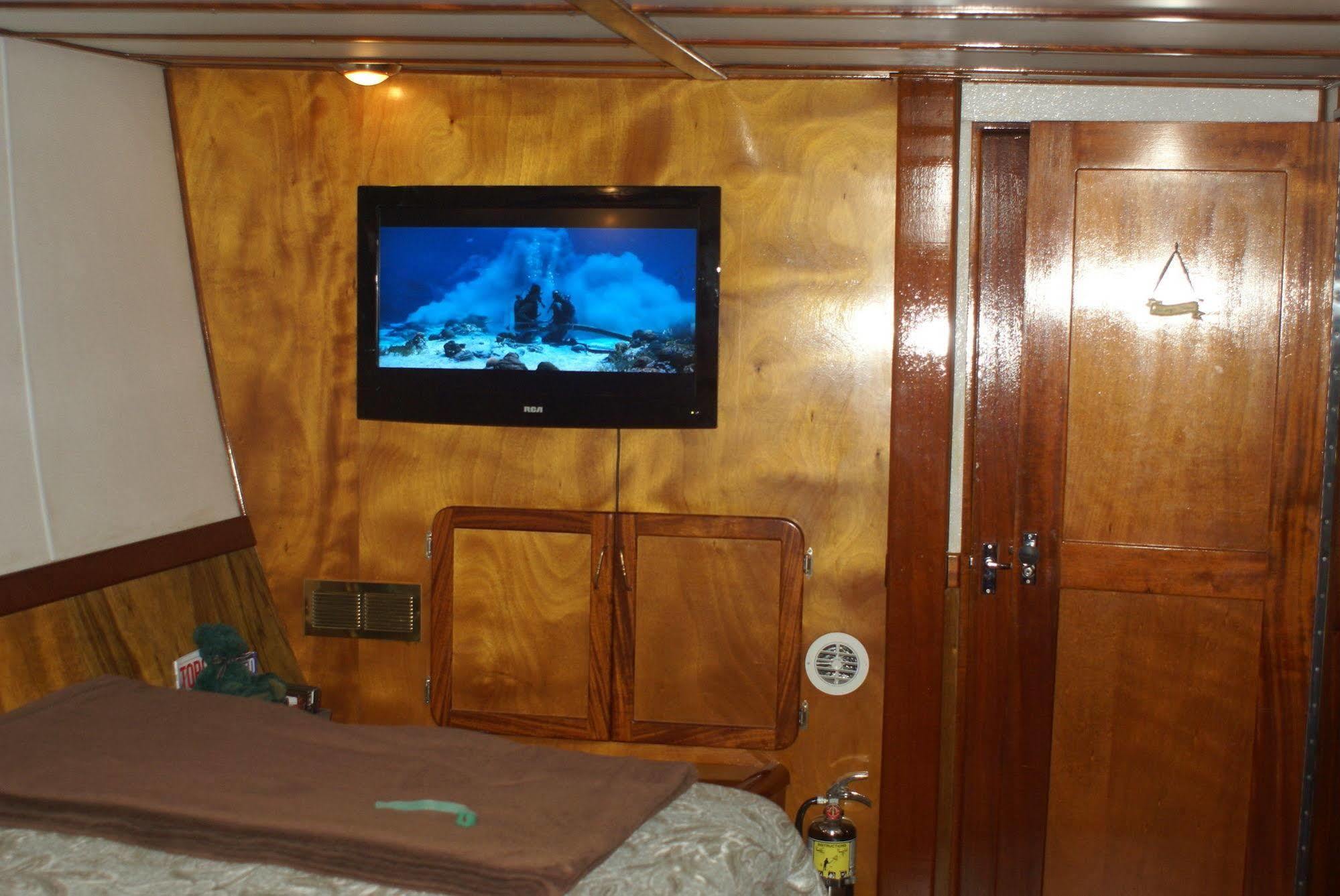 Bed and Breakfast Making Waves Boatel Торонто Екстер'єр фото