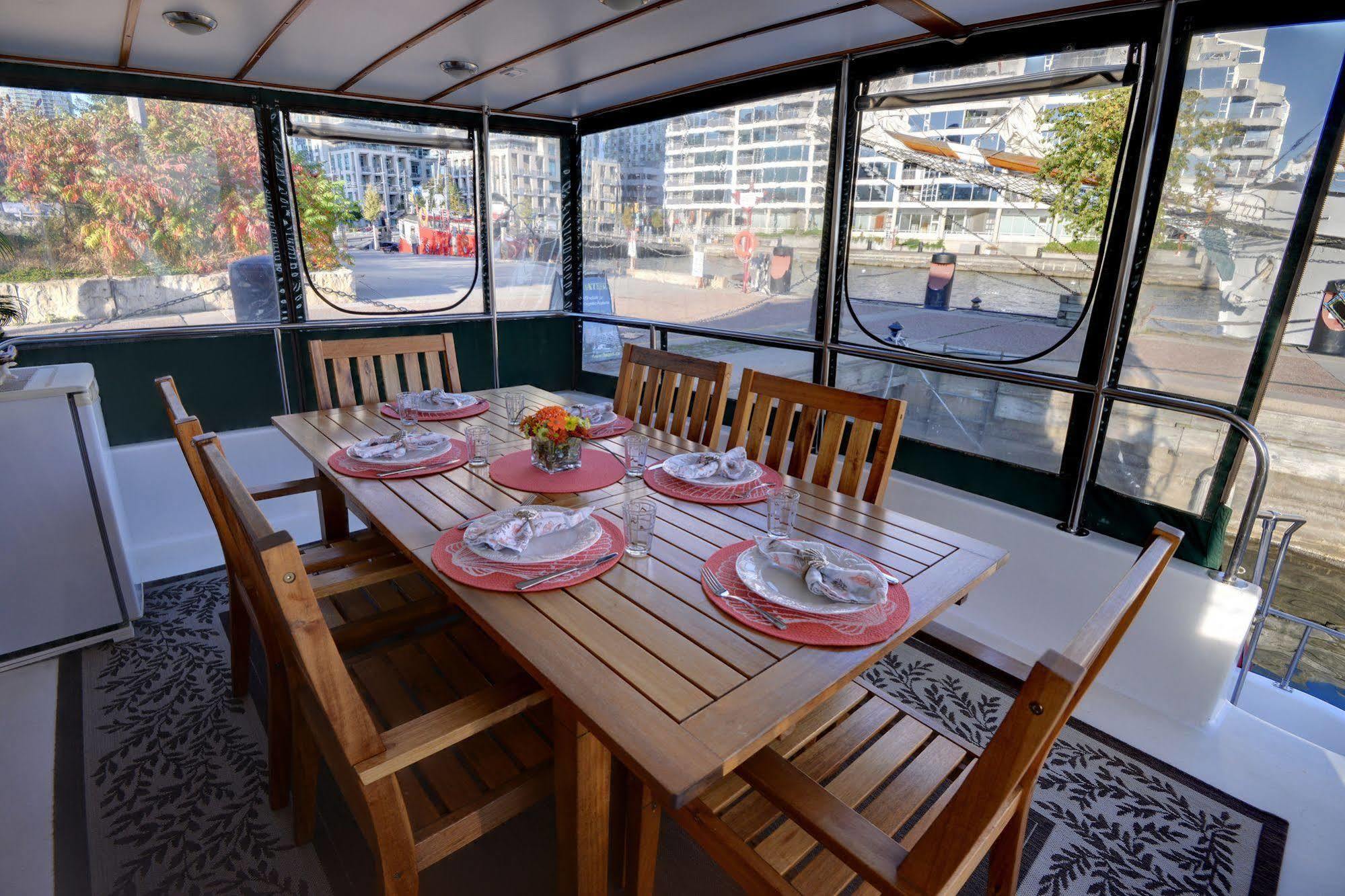 Bed and Breakfast Making Waves Boatel Торонто Екстер'єр фото